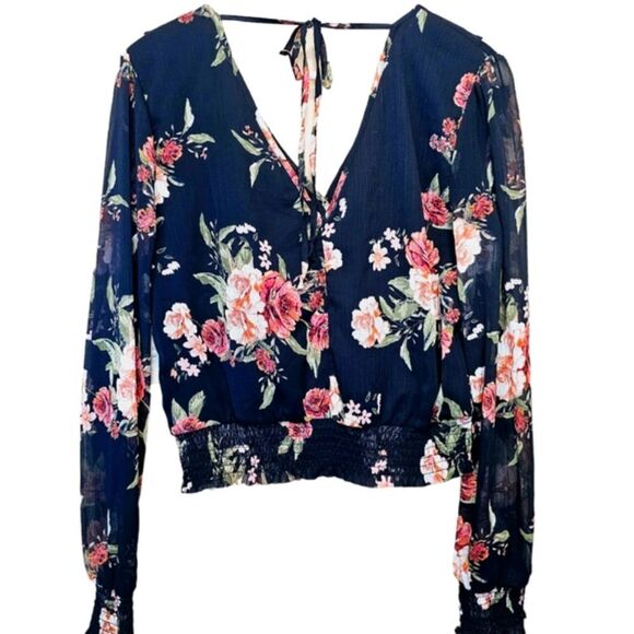 Altar'd State -670 Black Floral V-Neck Long Sleeve Tie Back Smocked Hem Blouse L - Picture 2 of 7